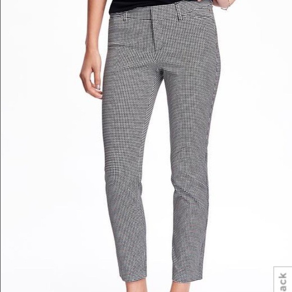 Old navy black and white pixie pants 8 Tall